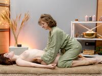 Stretching Massage by Yolana to Nikki