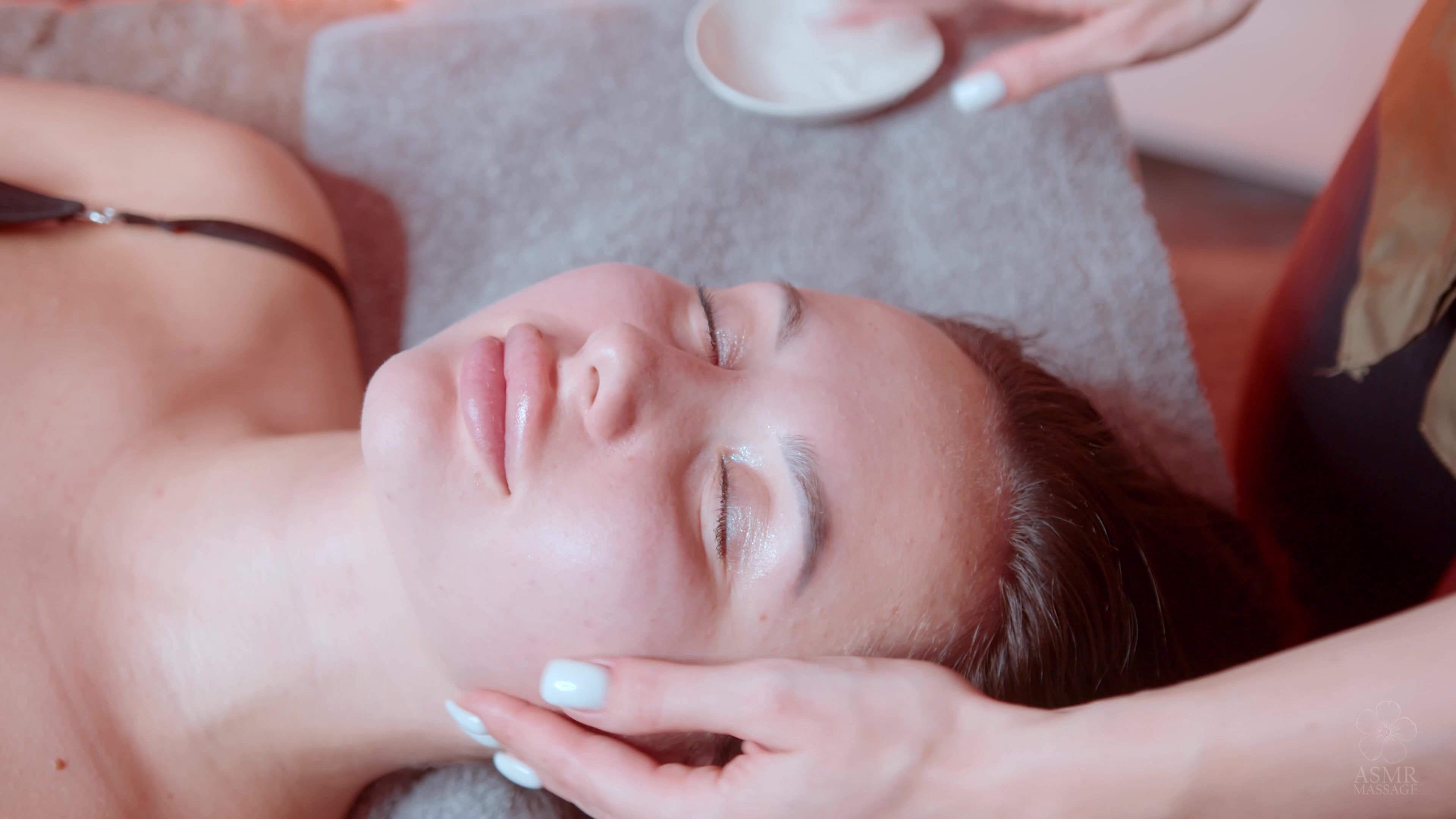 Relaxing Facail Massage by Olga